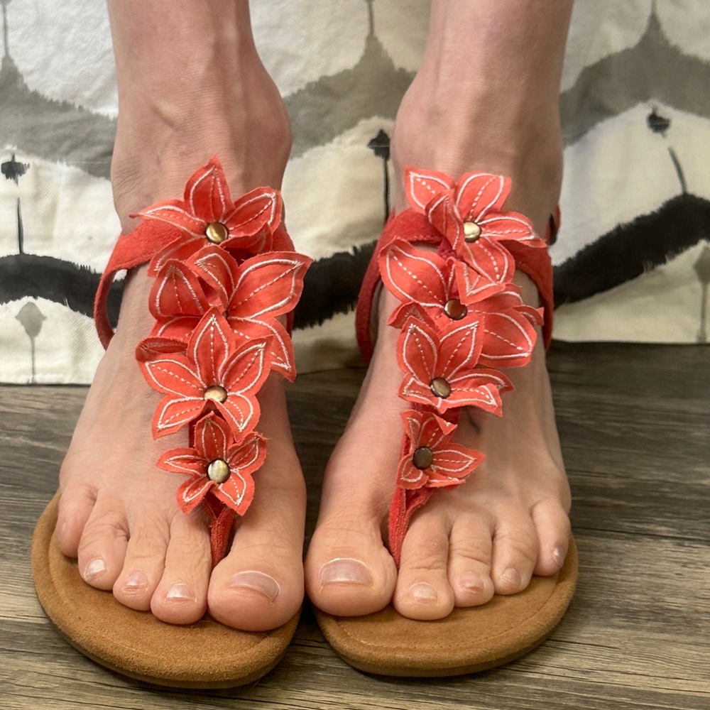 Koolaburra by Ugg floral sandals